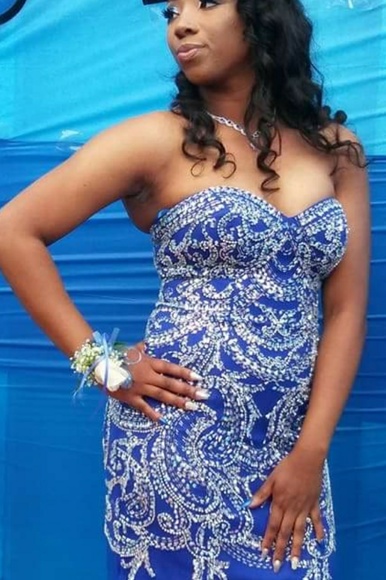 Prom dress - Picture 2 of 7